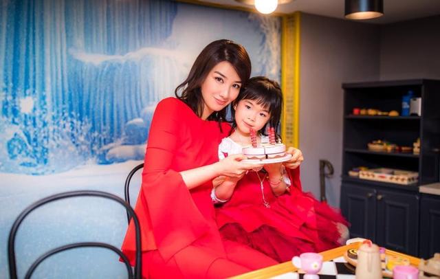 黄奕的两次婚姻情况(43岁黄奕勇敢追爱)(2)