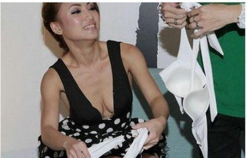 黄榕被陈小春强暴（陈冠希前女友黄榕被甩痛苦）