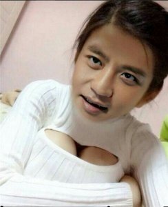 ​明星P图被网友玩坏 邓超的胸亮了