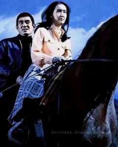 ​日经典电影《追捕》，中国首映曾掀起追剧狂潮，引得万人空巷！