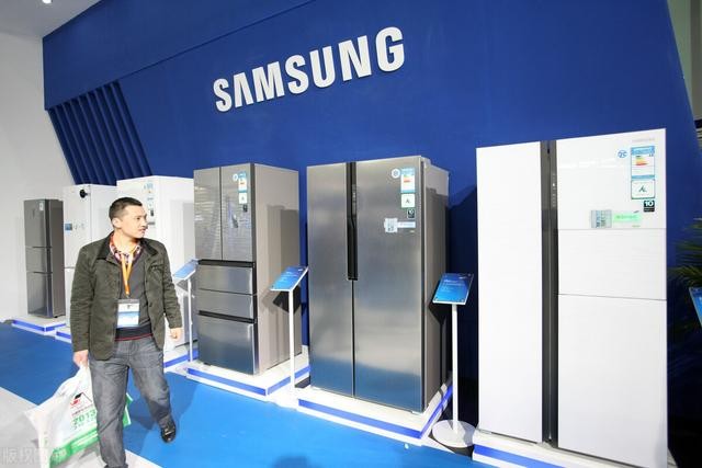 赵薇军旗装道歉事件(赵薇到底做了什么引起国愤民怒)