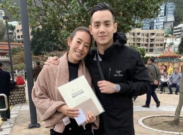 因与吴卓羲泳池玩闹“被离婚”，36岁梁靖琪今再婚嫁小8岁帅男友