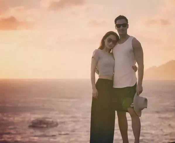 男粉丝想牵手阿娇被拒(女神的手可不是好牵的)