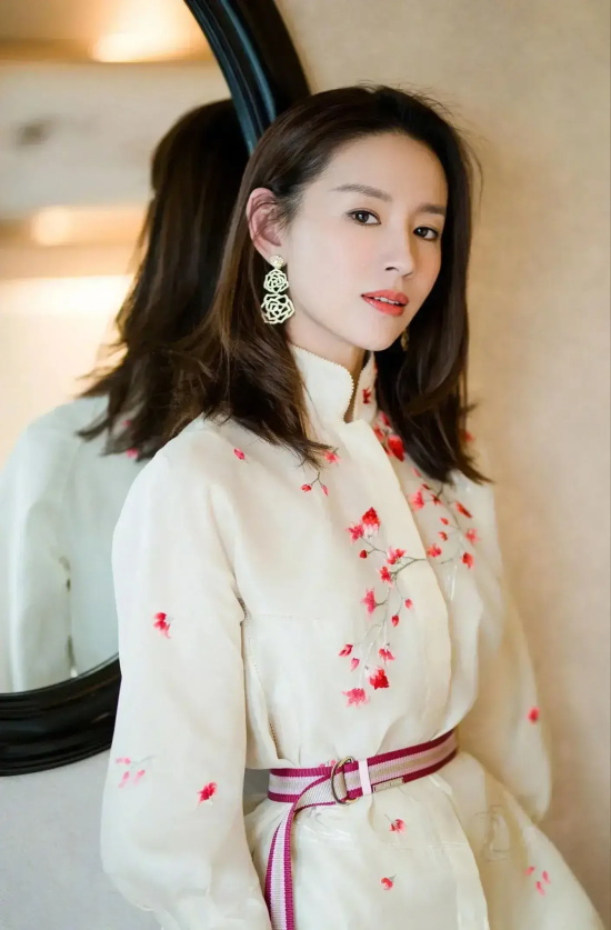 清冷美人董洁早年高清写真合集