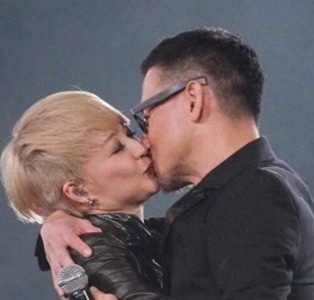 ​“天后”陈慧娴，与初恋痴缠6年，跟张学友当众拥吻，至今仍未婚