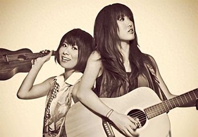 ​叶晴晴，香港女歌手，爷爷是叶剑英元帅，父亲是深圳公司董事长