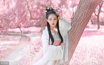 ​小说：小美女意外穿越古代森林，这里全是凶兽，她被吓坏了