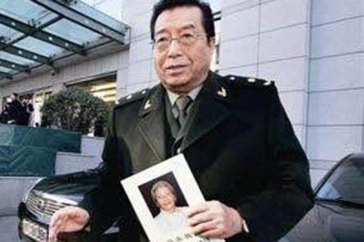 ​李双江和蒋英的故事相差20岁应该是谣传