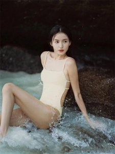 ​林小宅:从网红少女到多栖明星的璀璨蜕变之旅