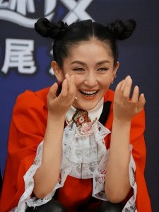 ​谢娜的主持人道路为何总被网友评价艰难？