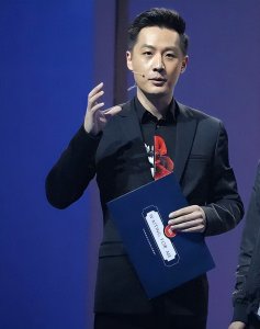 ​央视主持人《等着我》寻人团的舒冬：每次节目流泪都是真诚的