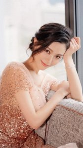 ​文咏珊明星壁纸：可甜可酷魅力十足