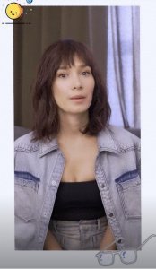 ​卢靖姗这身“勒肉装”真是绝了，衣服都要撑开线了，却还要硬塞