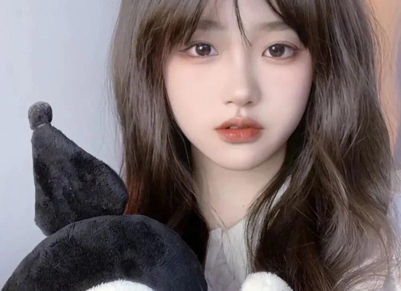 雪花落满，如何描写雪的美丽与神秘？