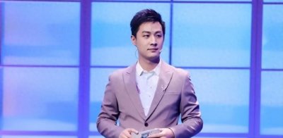 ​央视主持舒冬：是帅哥也是北大才子，迎娶女演员，爱情事业双丰收