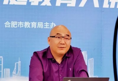 ​北大才女马楠：25年前怒怼美国总统一炮走红，嫁美国人后离婚