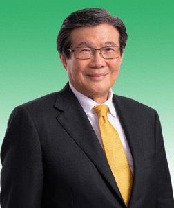 ​华人新首富：初中学历，却超越李嘉诚，如今平均每天赚9.3个亿