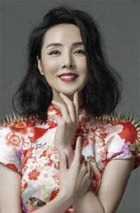 ​演员姜宏波：姜文捧红她，出道26年无绯闻，票房女神的特殊选择