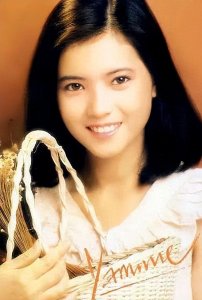 ​悲惨蓝洁瑛：3年内2任男友自杀，被大佬逼疯，死后墓地全都被毁