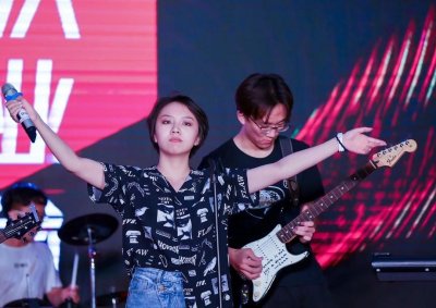 ​奥运会声替女孩杨沛宜近照，尽显青春活力，昔日丑小鸭已变白天鹅