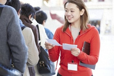 ​做服务员与进厂打工：谁更具优势与前途？