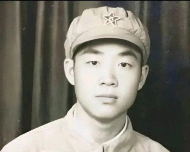 ​15岁少年一炮成名：从禁闭室到炮兵连长的“开挂”人生