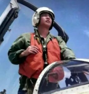 ​20年谜团解开！王伟在南海撞机事件中的真实遭遇