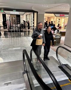 ​宋丹丹被曝豪门生活内幕！她神秘老公的身份让人震惊！