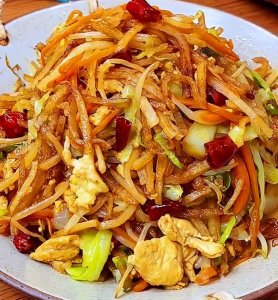 ​吃一次就上瘾的素炒饼丝