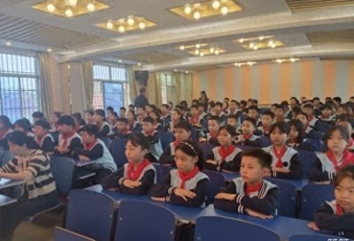 ​《揭开犯罪黑幕！余干县小学热血携手打击犯罪》