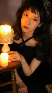 ​美女壁纸｜少女的暗黑系蕾丝小黑裙