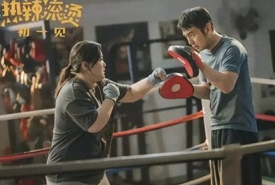 ​贾玲被爆隐婚6年，老公疑是小7岁的知名导演编剧，爱情事业双丰收