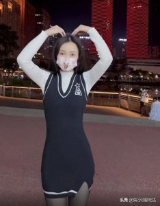 ​41岁柳岩网红气息浓厚，穿黑丝街头热舞无人识，为了事业真的拼