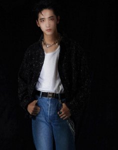 ​又恋情？R1SE赵让疑被曝出轨n女，网友：最近男团怎么了？