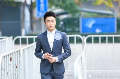 ​何猷君霸占热搜好几天了！明明可以靠颜值靠家世却靠智商碾压全场