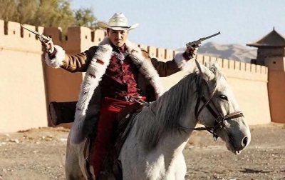 ​淳于珊珊：57仍然活力满满演演艺事业依旧风光。