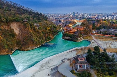 ​都江堰旅游一日游封神攻略！2025全新玩法+避坑指南