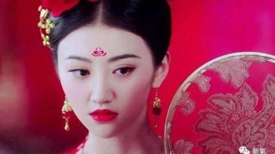 ​巩俐逛商场置办新衣每件都美爆了