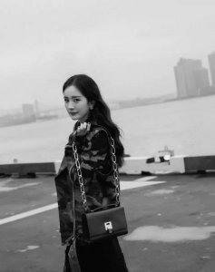 ​杨幂父亲原来是他！从警四十年晒勋章照，功勋满满令人佩服