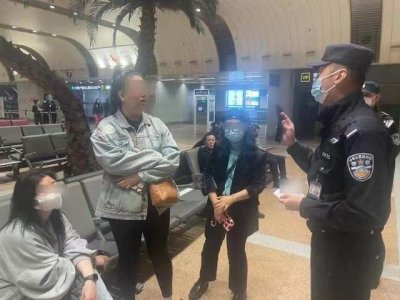 ​饭圈乱象！多人机场尾随跟拍艺人被警方传唤