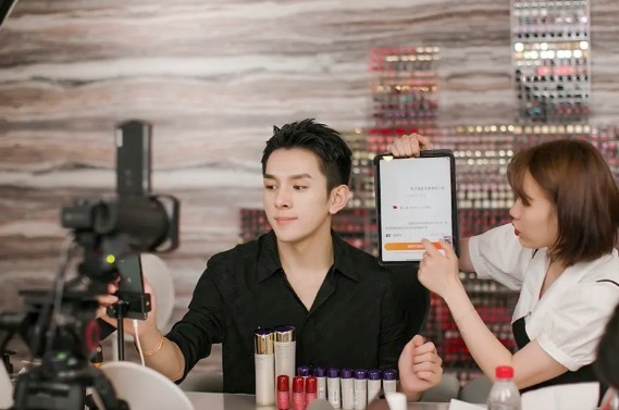 李佳琦公司与美ONE合同细则曝光 “底价协议”是真是假?