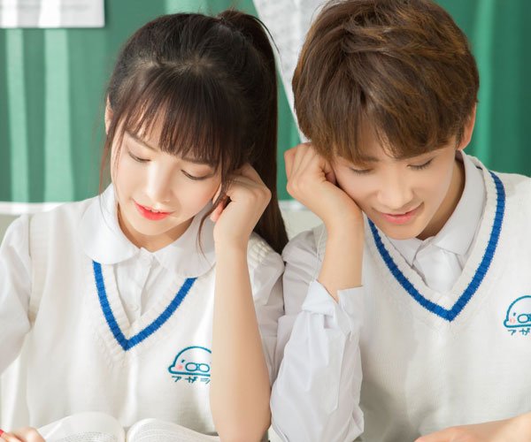 呆晴和余逢贵直播亲吻 当中发脾气让人怀疑余逢贵人品