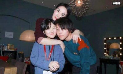 ​窦靖童下巴那条线是怎么来的？那条线为什么有时却没有呢？