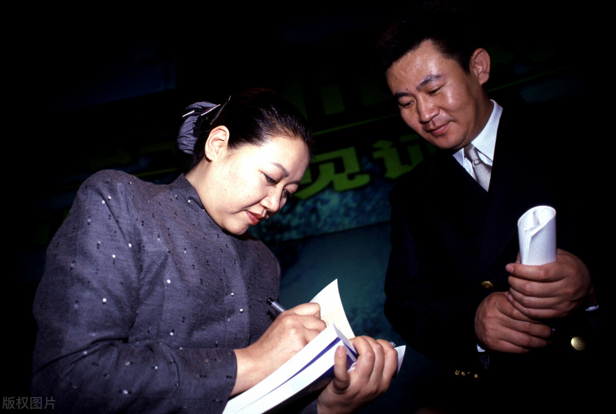 打工女皇吴士宏：16个月拿到文凭，求职天花板，年薪2亿是真是假