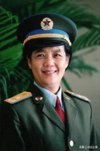​她是中国第一位女飞行员将军，多次执行重要飞行任务55岁晋升少将