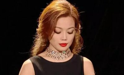 ​容祖儿春卷事件是怎么回事 夹断春卷是什么意思