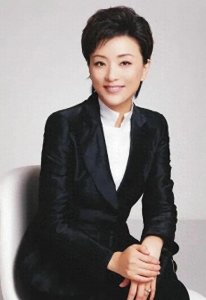 ​1994年，富豪吴征对有妇之夫杨澜展开了猛烈的追求...